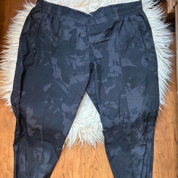 Mid-Rise StretchTech Joggers - Picture 2 of 5